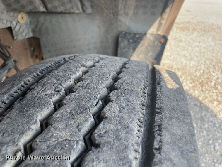 image for item JQ9659 1999 Ford F550 Super Duty  flatbed truck