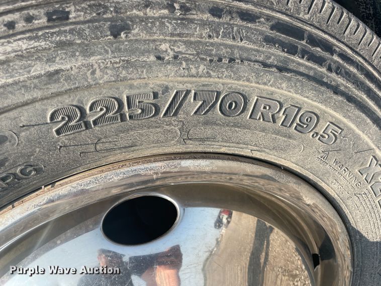 image for item JQ9659 1999 Ford F550 Super Duty  flatbed truck