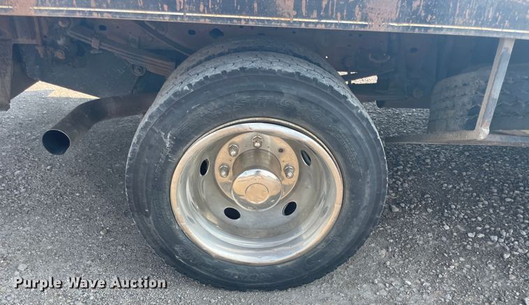 image for item JQ9659 1999 Ford F550 Super Duty  flatbed truck