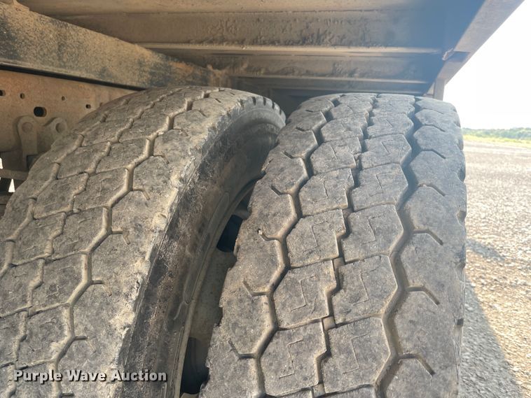 image for item JQ9659 1999 Ford F550 Super Duty  flatbed truck