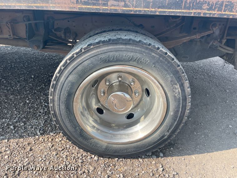 image for item JQ9659 1999 Ford F550 Super Duty  flatbed truck