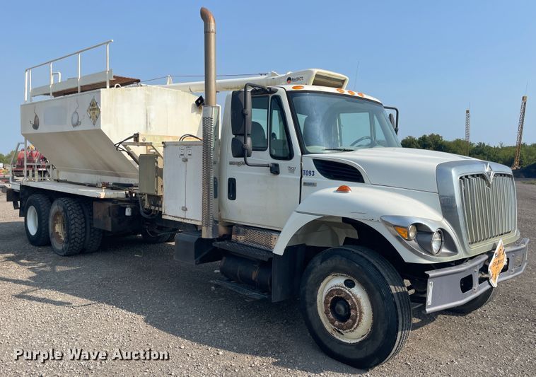image for item JQ9660 2009 International 7500  ANFO bulk handling truck