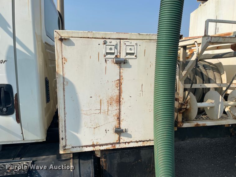 image for item JQ9660 2009 International 7500  ANFO bulk handling truck