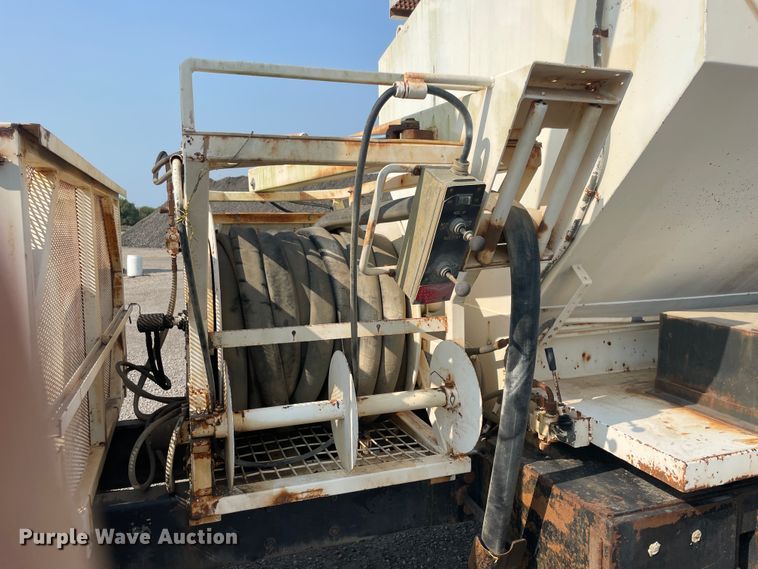 image for item JQ9660 2009 International 7500  ANFO bulk handling truck