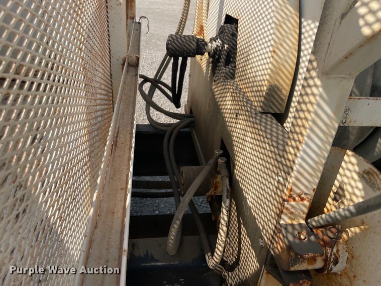 image for item JQ9660 2009 International 7500  ANFO bulk handling truck