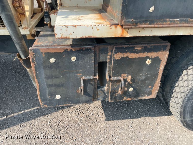 image for item JQ9660 2009 International 7500  ANFO bulk handling truck