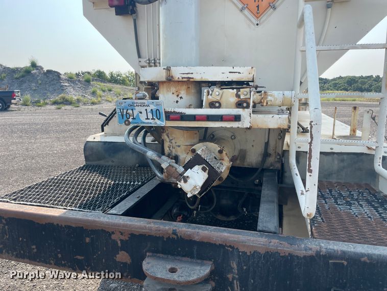 image for item JQ9660 2009 International 7500  ANFO bulk handling truck