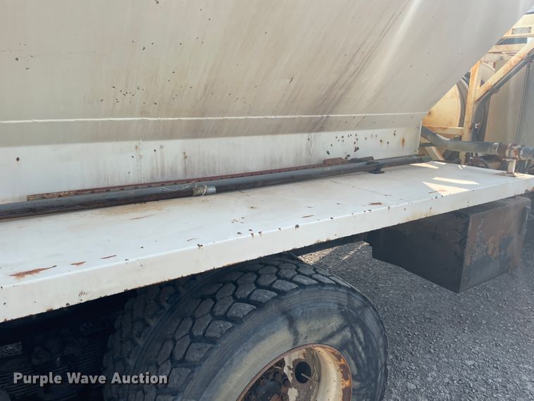 image for item JQ9660 2009 International 7500  ANFO bulk handling truck