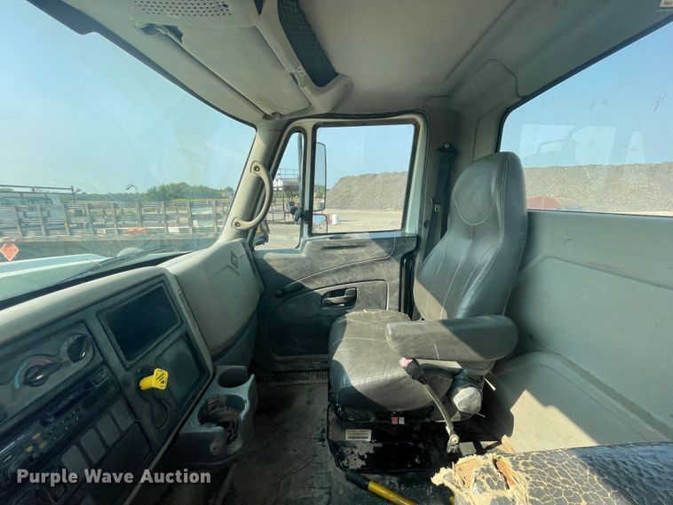 image for item JQ9660 2009 International 7500  ANFO bulk handling truck