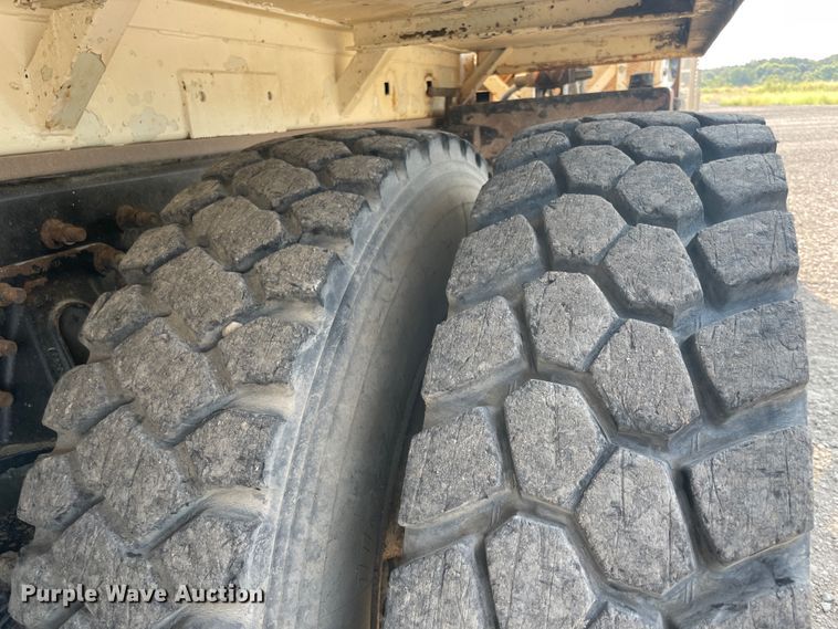 image for item JQ9660 2009 International 7500  ANFO bulk handling truck