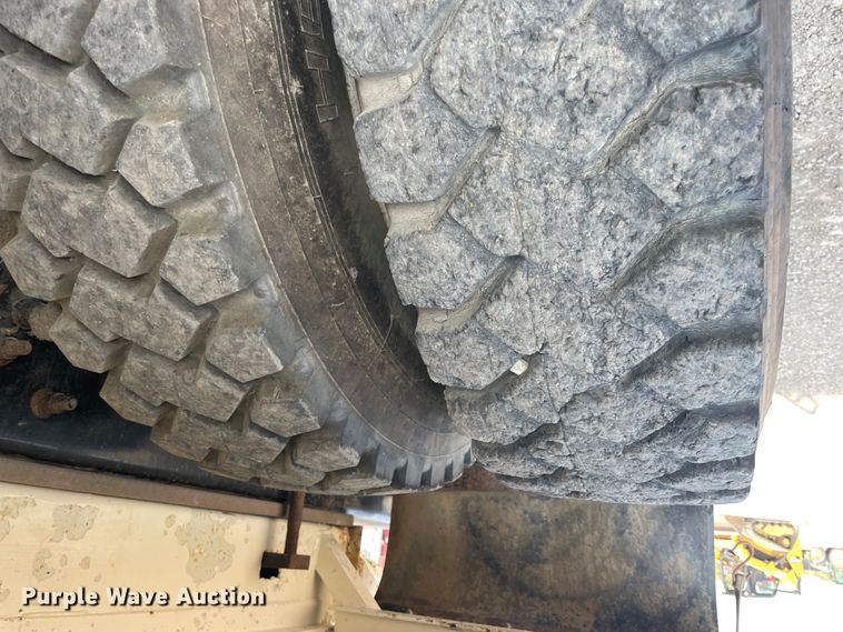 image for item JQ9660 2009 International 7500  ANFO bulk handling truck