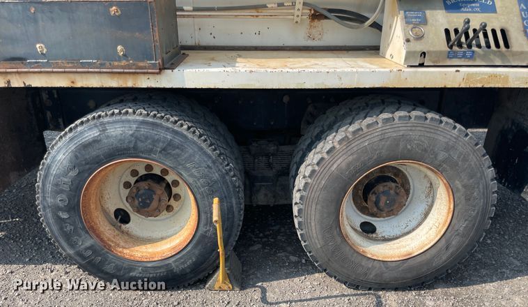 image for item JQ9660 2009 International 7500  ANFO bulk handling truck