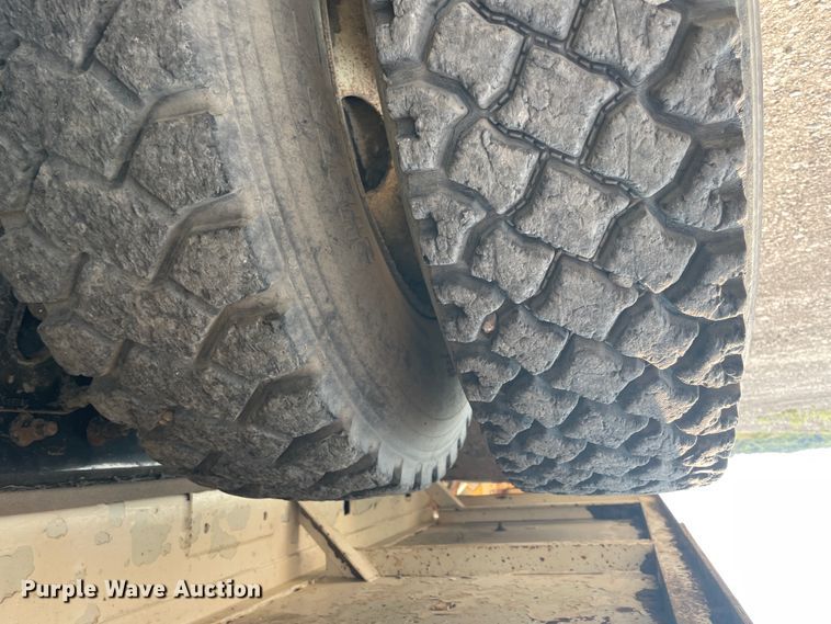 image for item JQ9660 2009 International 7500  ANFO bulk handling truck