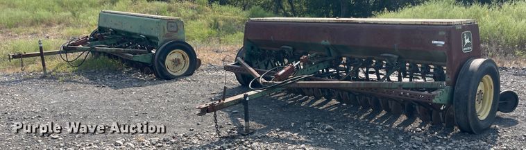 image for item JQ9663 (2) John Deere 8000 grain drills