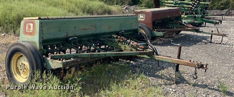 image for item JQ9663 (2) John Deere 8000 grain drills