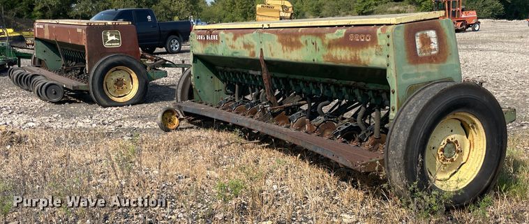 image for item JQ9663 (2) John Deere 8000 grain drills