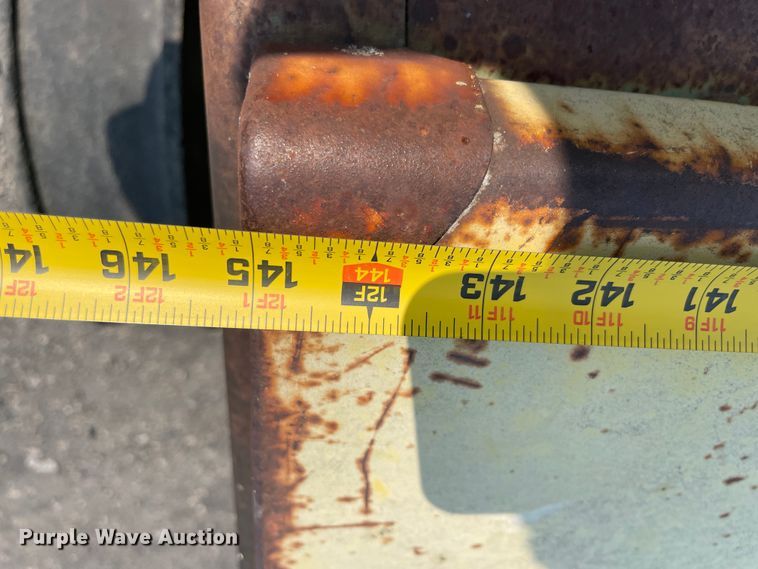 image for item JQ9663 (2) John Deere 8000 grain drills