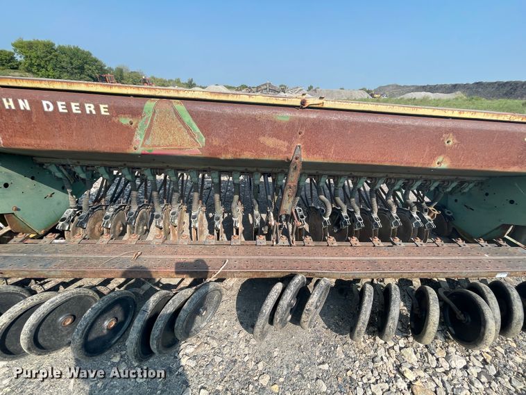 image for item JQ9663 (2) John Deere 8000 grain drills