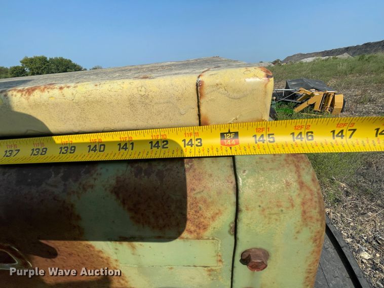 image for item JQ9663 (2) John Deere 8000 grain drills