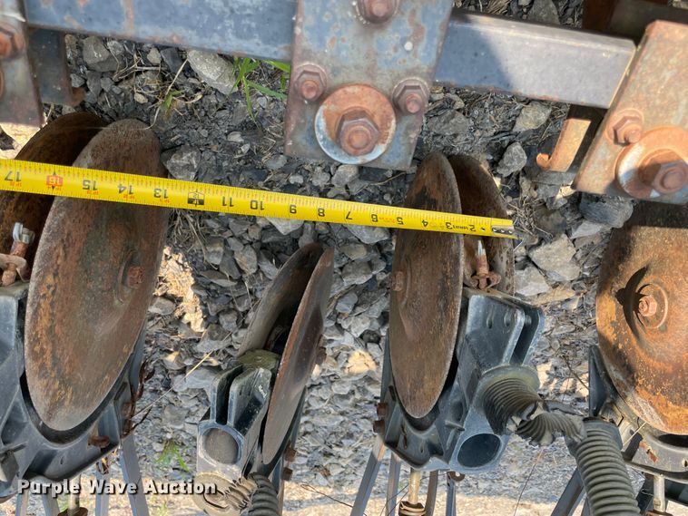 image for item JQ9663 (2) John Deere 8000 grain drills