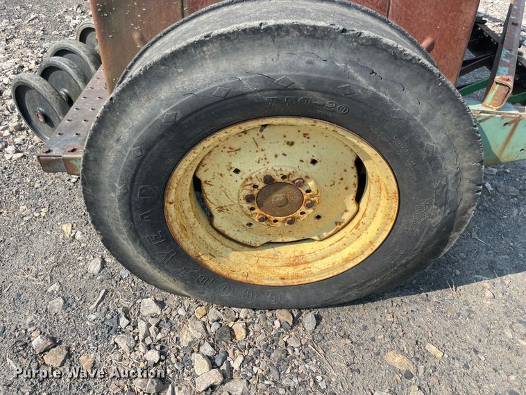 image for item JQ9663 (2) John Deere 8000 grain drills