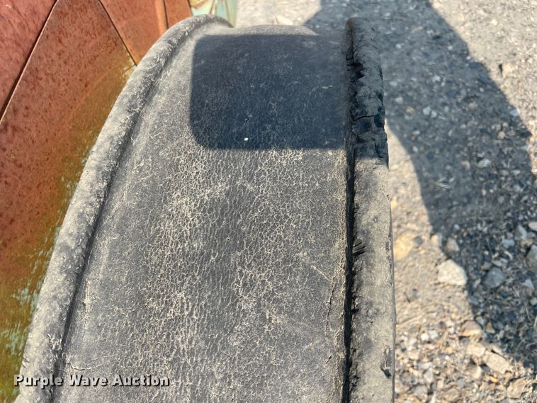 image for item JQ9663 (2) John Deere 8000 grain drills