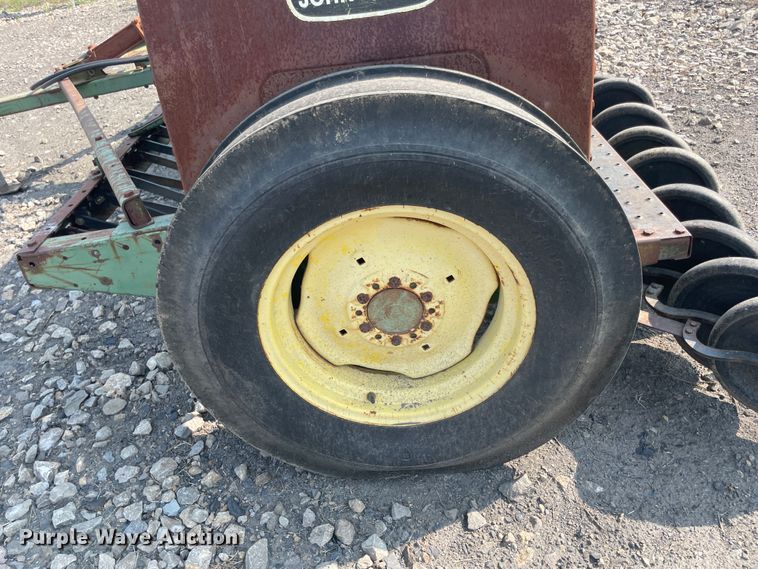 image for item JQ9663 (2) John Deere 8000 grain drills