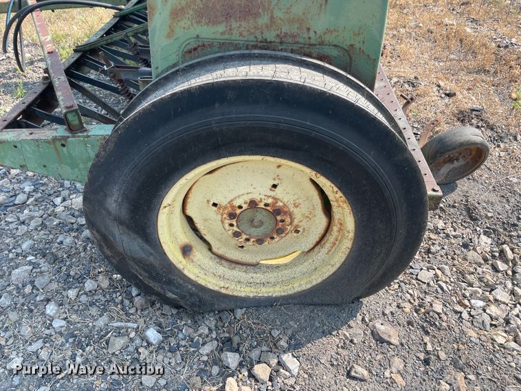 image for item JQ9663 (2) John Deere 8000 grain drills