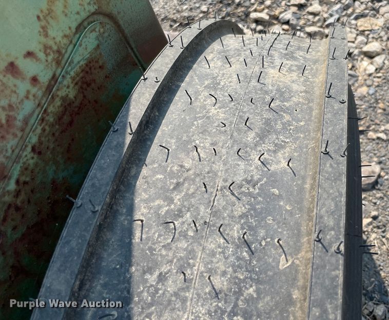 image for item JQ9663 (2) John Deere 8000 grain drills