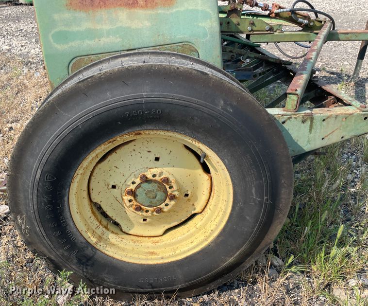 image for item JQ9663 (2) John Deere 8000 grain drills