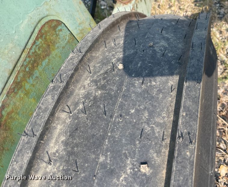 image for item JQ9663 (2) John Deere 8000 grain drills