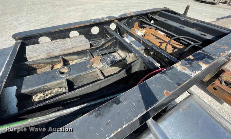 image for item JQ9690 2000 Fontaine LP50NGB  lowboy equipment trailer