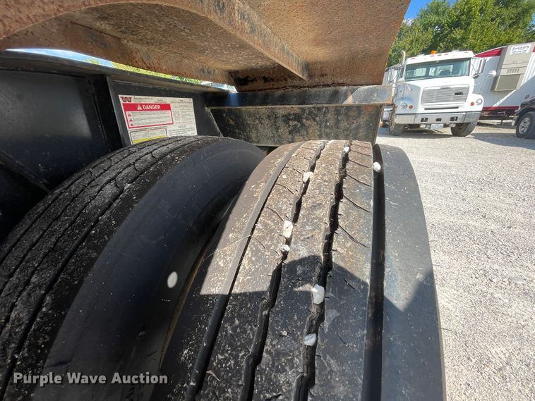 image for item JQ9690 2000 Fontaine LP50NGB  lowboy equipment trailer