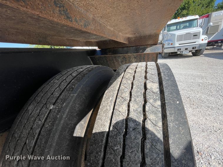 image for item JQ9690 2000 Fontaine LP50NGB  lowboy equipment trailer