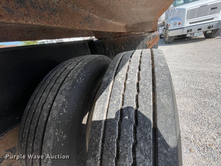 image for item JQ9690 2000 Fontaine LP50NGB  lowboy equipment trailer