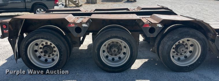 image for item JQ9690 2000 Fontaine LP50NGB  lowboy equipment trailer