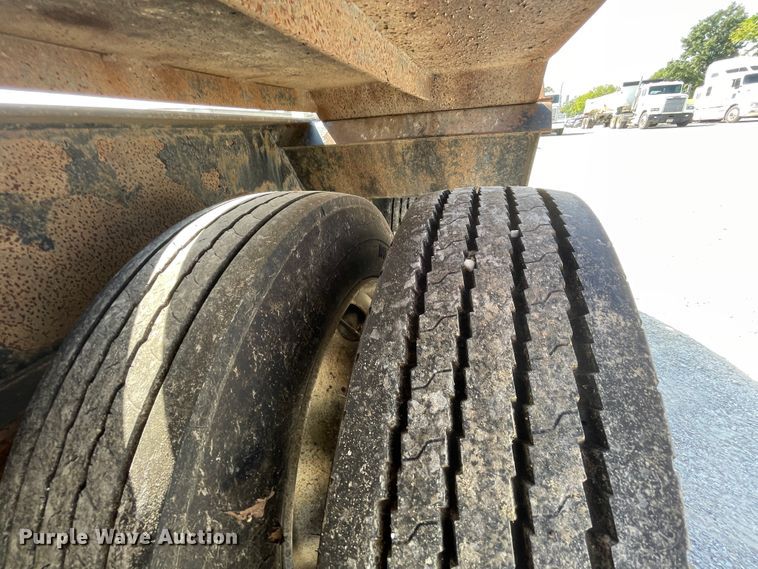 image for item JQ9690 2000 Fontaine LP50NGB  lowboy equipment trailer