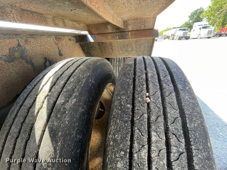 image for item JQ9690 2000 Fontaine LP50NGB  lowboy equipment trailer