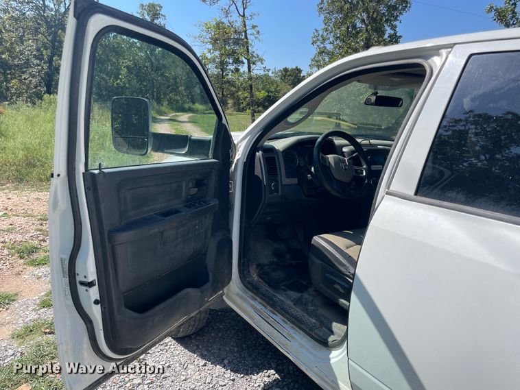 image for item JQ9711 2011 Dodge Ram 4500  Crew Cab bucket truck