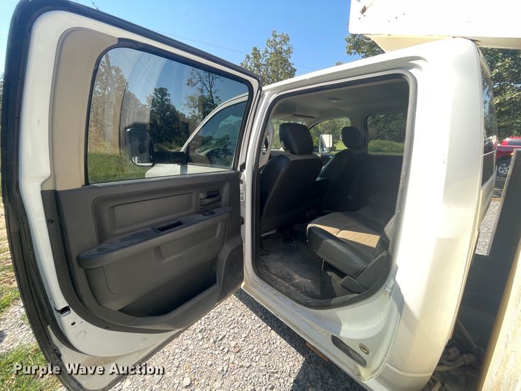 image for item JQ9711 2011 Dodge Ram 4500  Crew Cab bucket truck