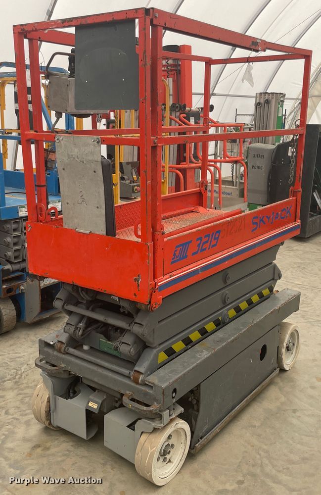 image for item JQ9712 2004 Skyjack SJIII 3219  scissor lift