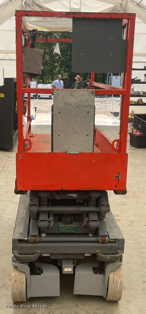 image for item JQ9712 2004 Skyjack SJIII 3219  scissor lift