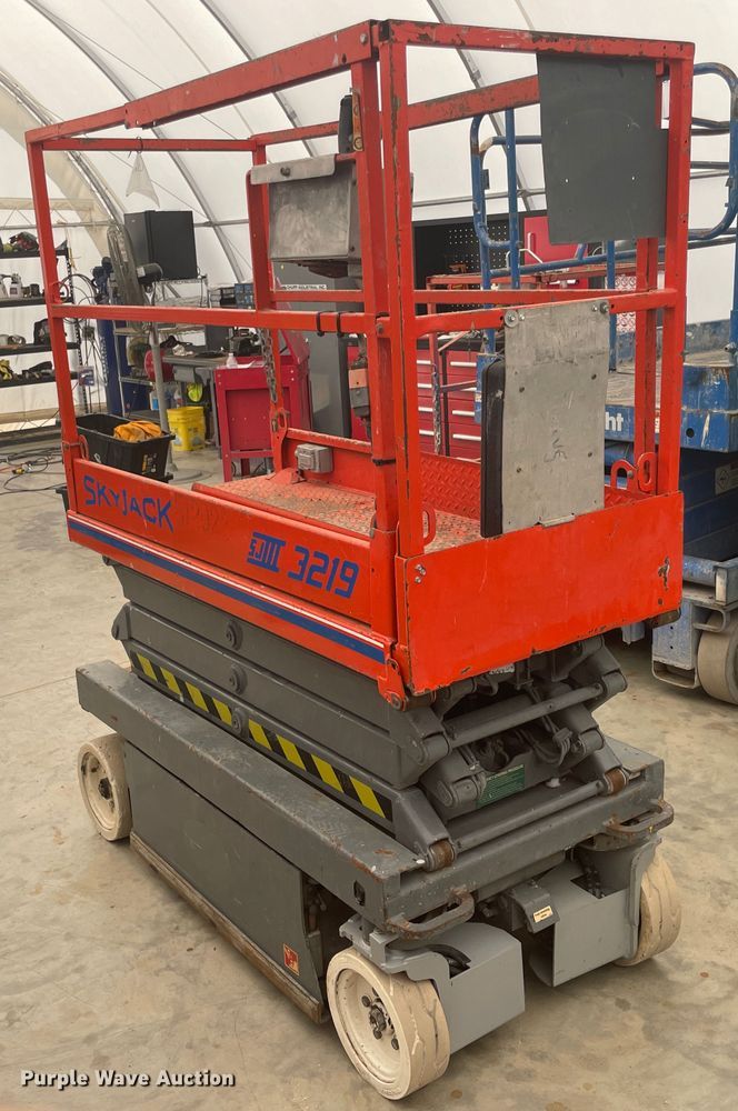 image for item JQ9712 2004 Skyjack SJIII 3219  scissor lift