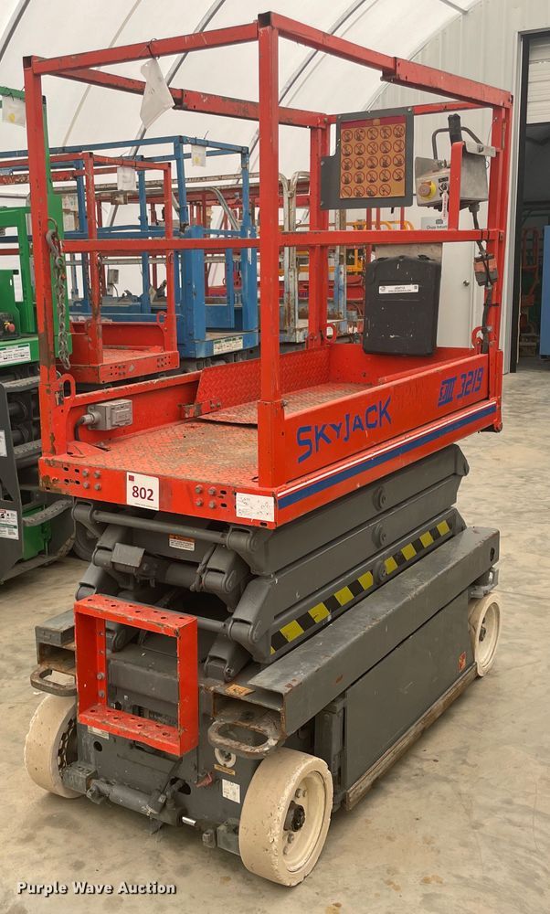 image for item JQ9712 2004 Skyjack SJIII 3219  scissor lift