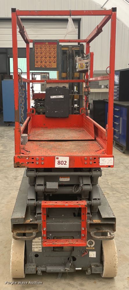 image for item JQ9712 2004 Skyjack SJIII 3219  scissor lift