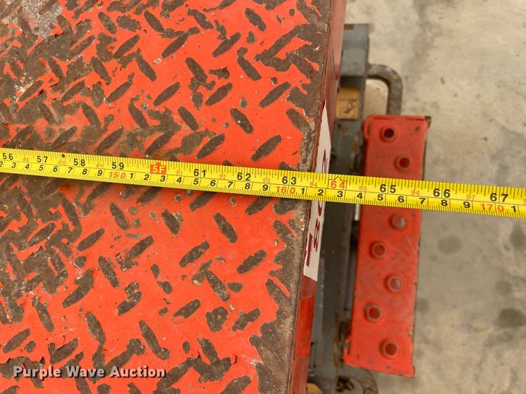image for item JQ9712 2004 Skyjack SJIII 3219  scissor lift