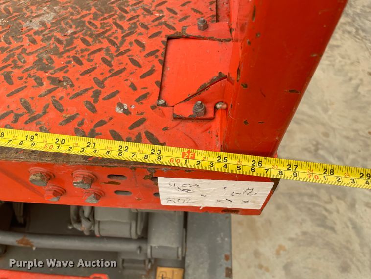 image for item JQ9712 2004 Skyjack SJIII 3219  scissor lift