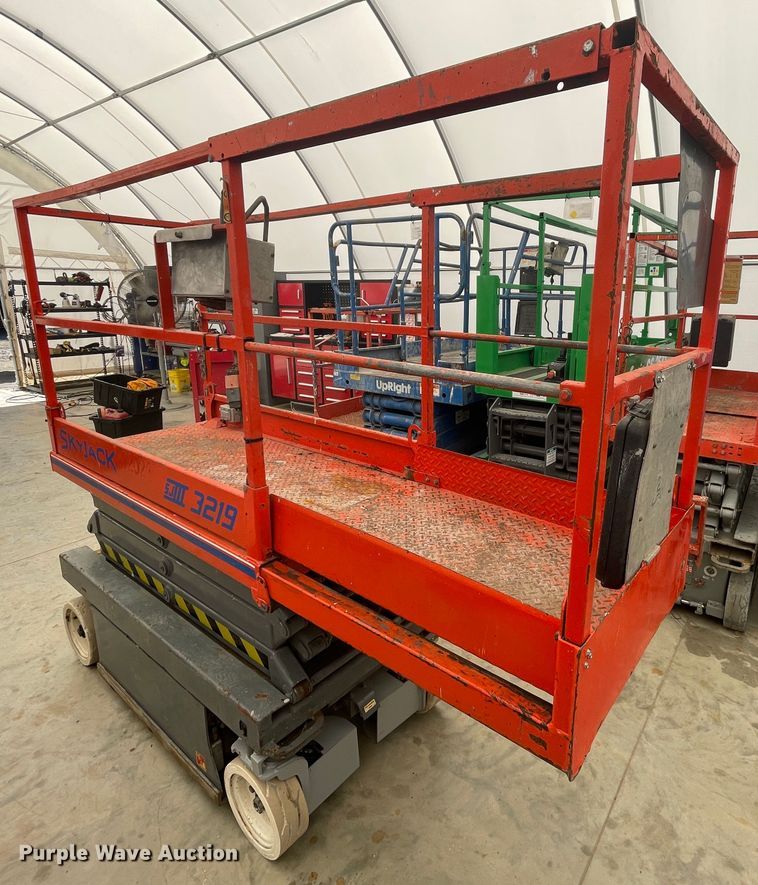 image for item JQ9712 2004 Skyjack SJIII 3219  scissor lift