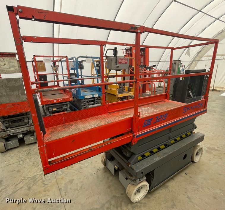 image for item JQ9712 2004 Skyjack SJIII 3219  scissor lift