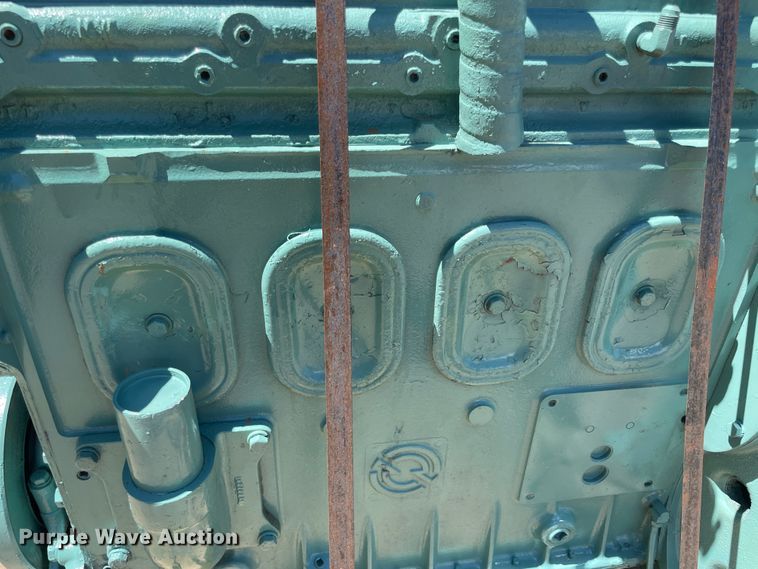 image for item JQ9714 Detroit Diesel 471  engine